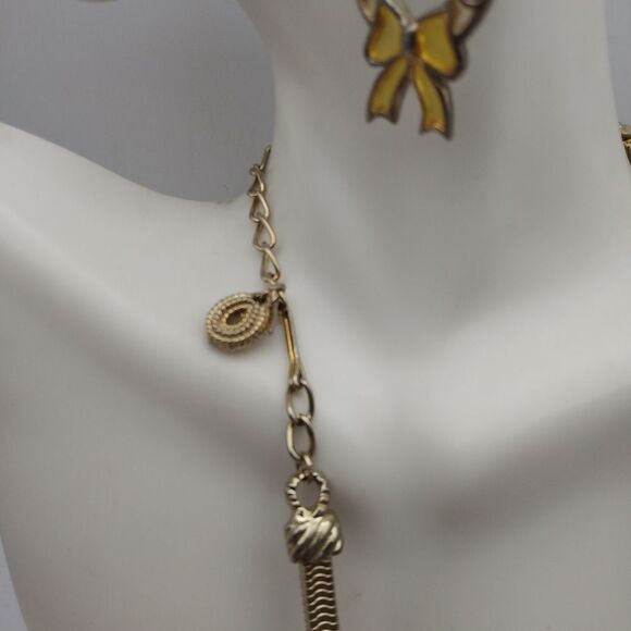 Gold toned‎ estate luxury necklace - Picture 2 of 3